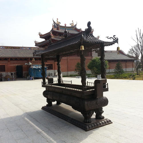 多层寺庙香炉